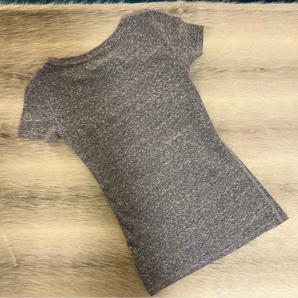 Vintage AMERICAN EAGLE XS Heather Gray Short Sleeve Ribbon “Love” Baby Tee Y2K - Picture 5 of 9